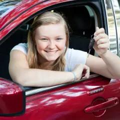Zdałeś prawo jazdy? Co dalej? Formalności, auto, OC dla młodych