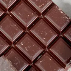 Ile kcal ma kostka czekolady? Zaskakujące wartości kaloryczne!