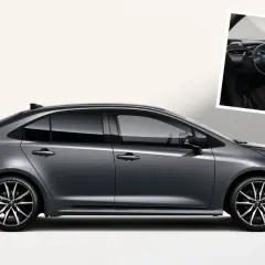 Nowoczesna Toyota Corolla 2026 w szarym kolorze, z widokiem na eleganckie wnętrze.