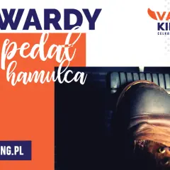 Buty na twardym pedale hamulca przed odpaleniem. Tekst: "Twardy pedał hamulca". Vanking.pl