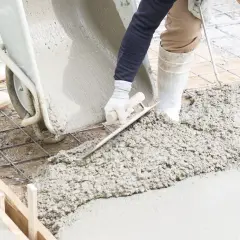 Beton konopny jako materiał budowlany: parametry cieplne i koszty wzniesienia ścian. Praca z betonem na budowie.