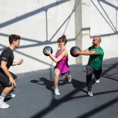 Ile zarabia trener CrossFit? Odkryj zaskakujące zarobki w Polsce
