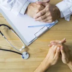 W jakim wieku renta na stałe? Poznaj kluczowe warunki i zasady