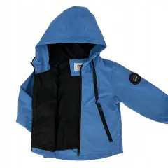Niebieska kurtka dziecięca, idealna na zmienną pogodę. To jest właśnie softshell – co to jest? Lekka, wiatroodporna i wodoodporna odzież.