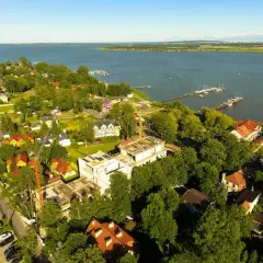Pociągiem do Mielna? Odkryj najlepsze trasy i omiń korki!
