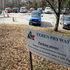 Parking w sanatorium: Ile kosztuje? Uniknij ukrytych opłat!