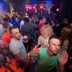 Mielno kluby kiedy otwarte - sprawdź godziny i uniknij rozczarowania