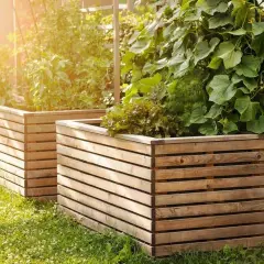 Kwietnik na działkę DIY: Jak zrobić tani i piękny kwietnik?