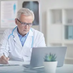 Jak długo przechowywać dokumentację medyczną? Zaskakujące zasady!