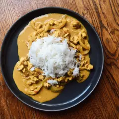 Jak zrobić kurczaka curry? Prosty przepis na idealny obiad w 30 min