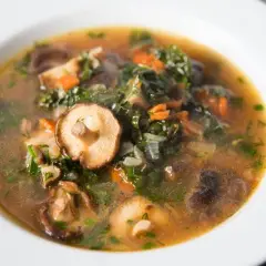Perfekcyjna zupa grzybowa ze świeżych grzybów odkryj jej smak!