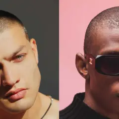 Dos hombres con corte de pelo hombre adulto. Uno con la mano en la cabeza, el otro con gafas de sol.