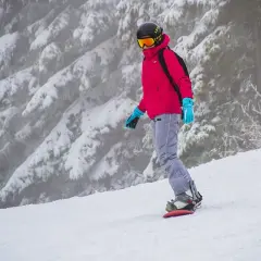 Narty czy snowboard na początek? Łatwiejszy start i progres