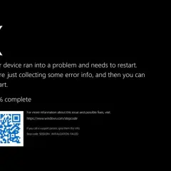 Smutna buźka na ciemnym ekranie laptopa. Błąd systemu Windows: SESSION1_INITIALIZATION_FAILED.