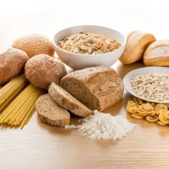 Chleb, bułki, makaron, płatki owsiane, musli i mąka. Zastanawiasz się nad **miesiąc bez glutenu efekty**?