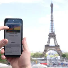 Planifier que faire à Paris en février avec une application de voyage. L'application propose un itinéraire pour 1 jour sans musée et à petit budget.