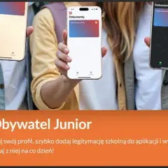 Trzy telefony z wyświetloną cyfrową legitymacją szkolną w aplikacji mObywatel.