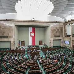 Posiedzenie Sejmu RP. Zastanawiasz się, jak zapisać się do partii? Tu zapadają ważne decyzje.