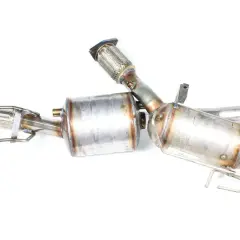 Filtr DPF z układem wydechowym samochodu Skoda Octavia 1.9 TDI.