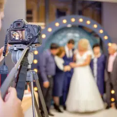 Fotograf czy kamerzysta na wesele - co wybrać, aby nie żałować?