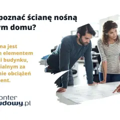 Jak rozpoznać ścianę nośną w starym domu? Trzy osoby analizują plany, by zrozumieć kluczowe elementy konstrukcji.