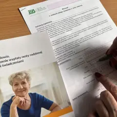 Renta wdowia, czyli łączenie wypłaty renty rodzinnej z innymi świadczeniami. Wniosek do ZUS.