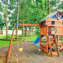 Jak zabezpieczyć drewniany plac zabaw przed uszkodzeniami i wilgocią
