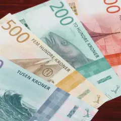Norwegia używa korony norweskiej. Na zdjęciu banknoty 1000, 500, 200, 100 i 50 koron.