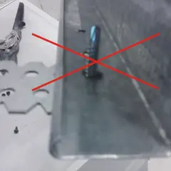 Jakie wkręty do mocowania wieszaków wybrać, by uniknąć problemów?