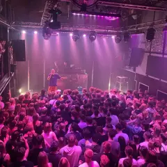 Ile trwa koncert Żabsona? Zaskakujące długości występów na żywo