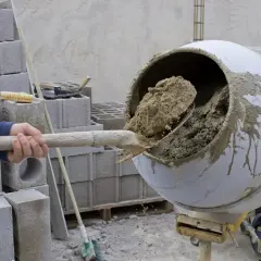 Cement czy gotowa zaprawa – co wybrać, by uniknąć kosztów?