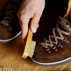 Jak dbać o zamszowe buty? Kompleksowy poradnik krok po kroku