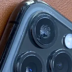 Ile kosztuje wymiana szkiełka aparatu w telefonie? Zaskakujące ceny!