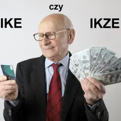 Starszy pan z kartą i plikiem banknotów, zastanawia się: IKE czy IKZE?