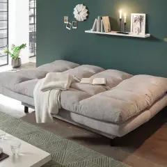 Gemütliches Schlafsofa im Wohnzimmer, ideal zum dauerhaft im wohnzimmer schlafen. Mit Decke und Buch für entspannte Stunden.