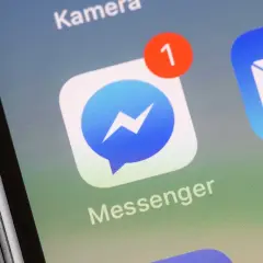 Ikona Messengera z powiadomieniem "1". Dowiedz się, jak zrobić aktualizacje Messengera, aby mieć najnowsze funkcje.