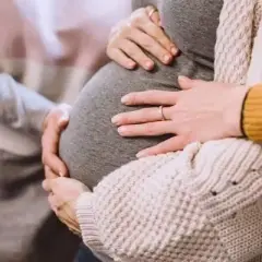 Co przepowiada zbliżający się poród? Objawy, które musisz znać