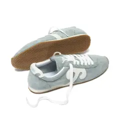 Scarpe da ginnastica Wushu uomo in camoscio azzurro con lacci bianchi e suola in gomma.