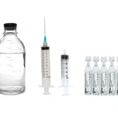 Fiala di soluzione fisiologica, siringhe e fialette per inalazioni, utili per sciogliere il catarro.