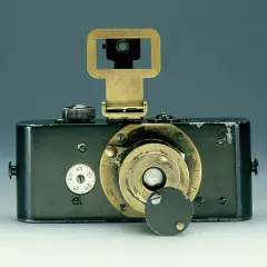 Jak wyglądał pierwszy aparat fotograficzny i jakie miał cechy?