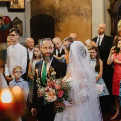 Jak wygląda ślub w Kościele Zielonoświątkowym - unikalne tradycje i zwyczaje