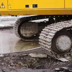 Zwolnica w koparce - klucz do efektywnej pracy maszyny budowlanej