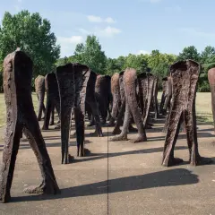 Rzeźby Nierozpoznani Magdaleny Abakanowicz – historia i znaczenie w sztuce
