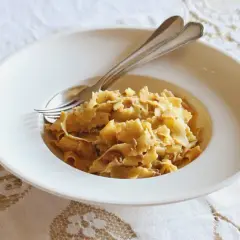 Sos boloński: Autentyczne ragù czy szybki obiad? Poznaj różnice