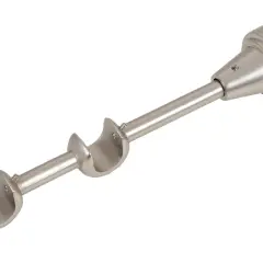 Metalowy, podwójny wspornik do karnisza w kolorze niklu, z ozdobnym zakończeniem.