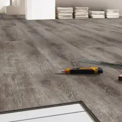 Installazione pavimento LVT: pro e contro. Strumenti per il taglio e posa in opera.