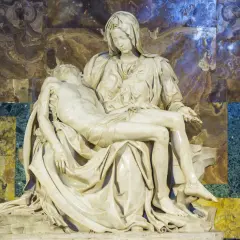 Watykańska rzeźba Michała Anioła, Pieta, przedstawia Matkę Boską trzymającą martwe ciało Chrystusa.