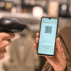 Skanowanie kodu QR z telefonu w celu zapłaty hm paypo.