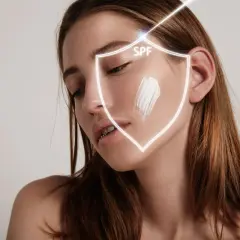 Krem z filtrem SPF chroni skórę jak tarcza.