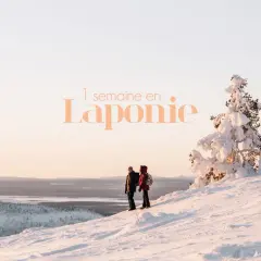 Deux randonneurs contemplent un paysage hivernal en Laponie. Idéal pour savoir que faire en Finlande.